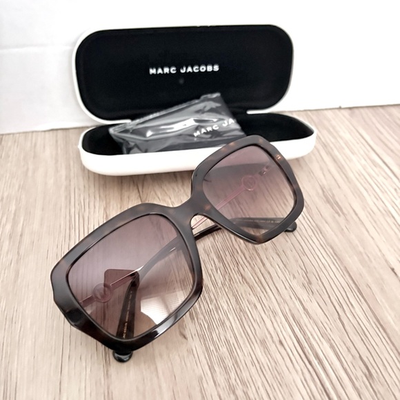 Marc Jacobs Square Sunglasses in Dark Tortoise with Gradient Lenses main image 12